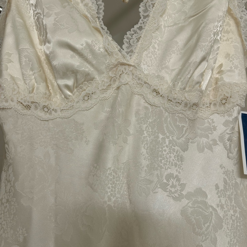 Ivory Lace-Accent Maxi Dress - Picture 4 of 6